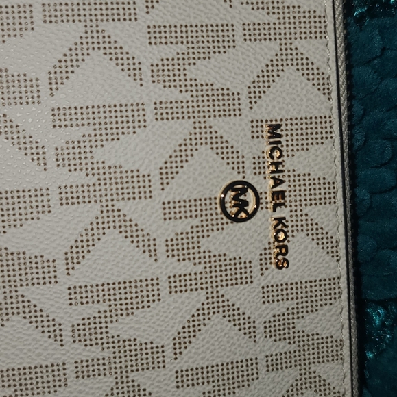 Michael Kors Wristlet - Picture 6 of 10